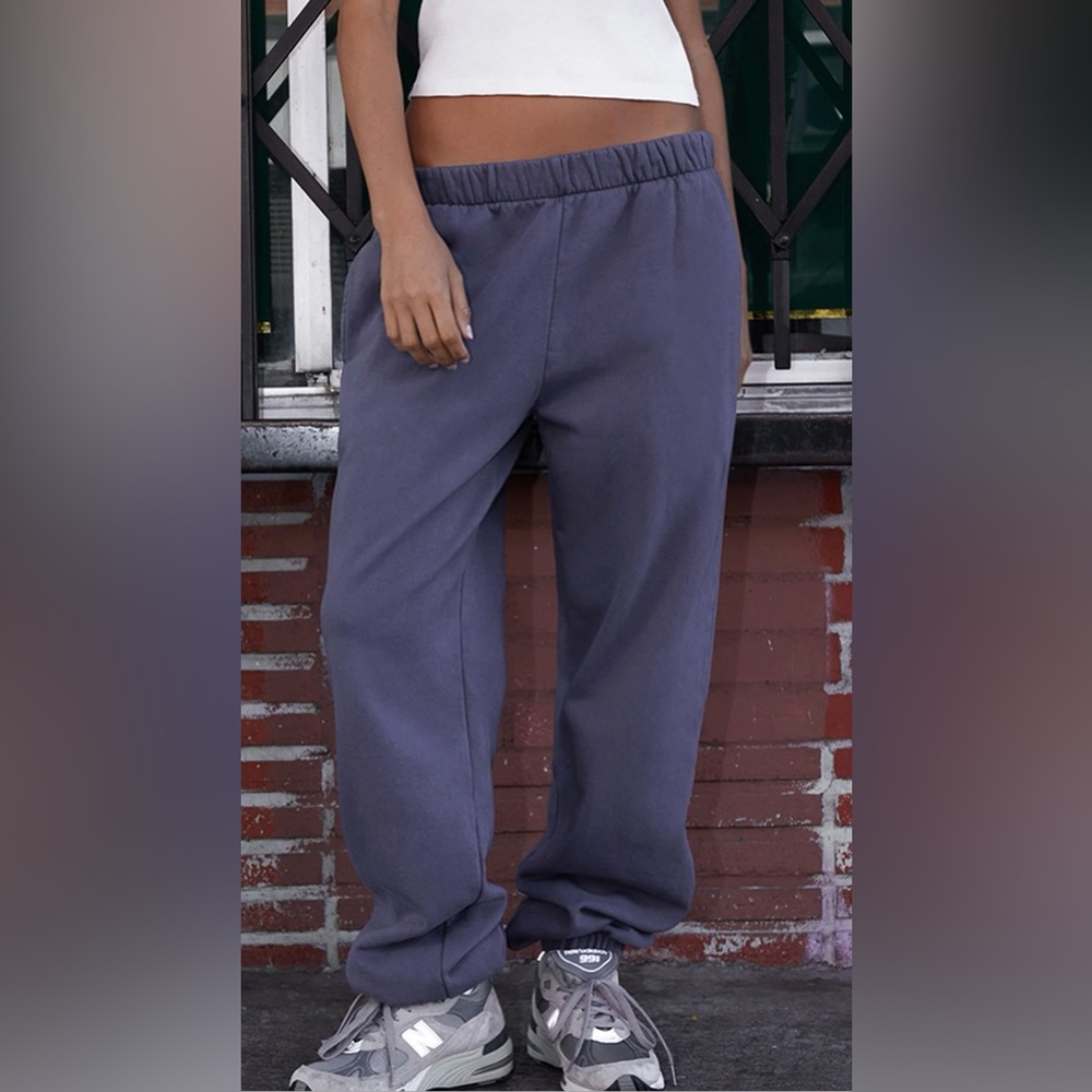 Brandy Melville John Galt Navy Rosa Sweatpants